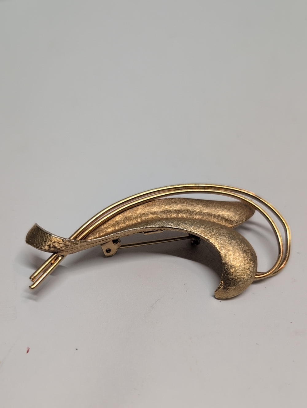 Vintage Gold Tone Sculptural Leaf Broach